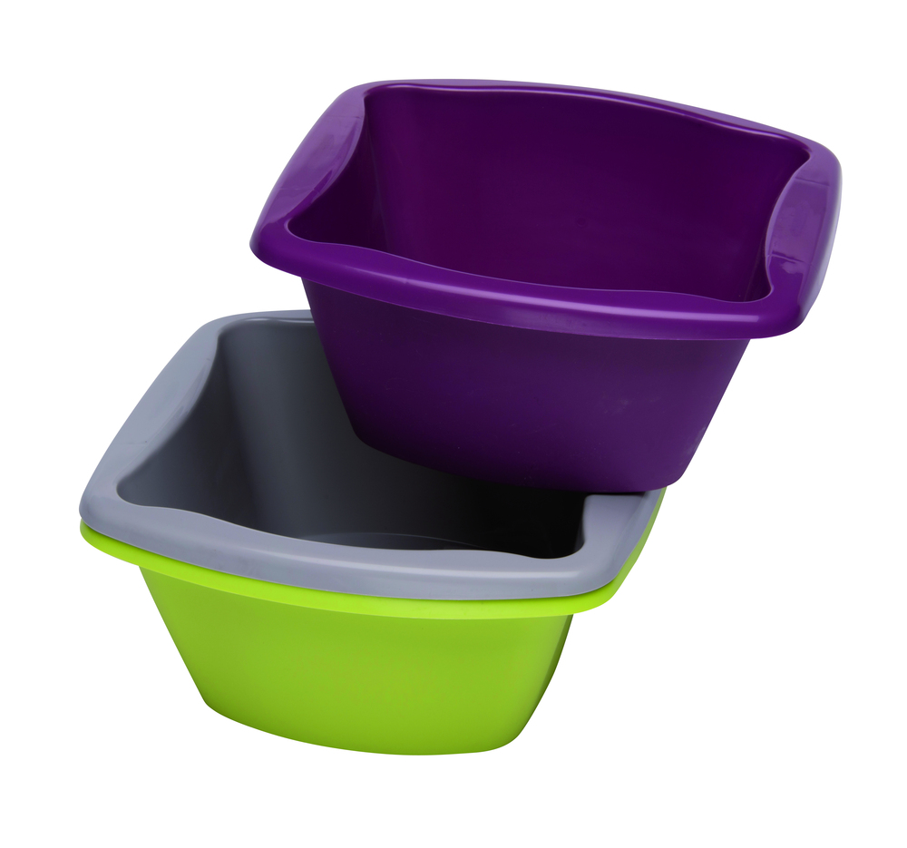 Cuvette carrée en plastique de 6 litres, coloris assortis, idéale pour le ménage et le nettoyage.