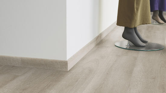 Plinthe PVC à Coller Antik Oak Light Grey