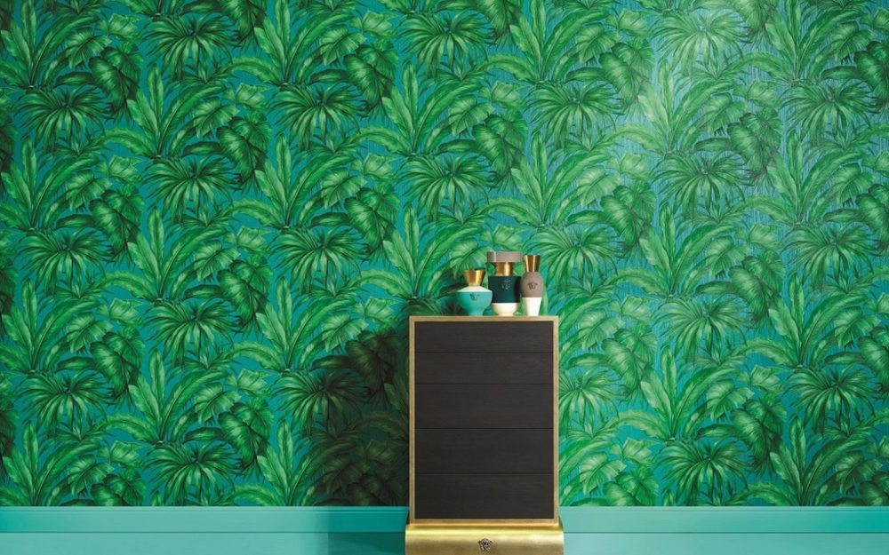 Album Versace 5, collection de papiers peints de luxe pour le bâtiment, présentant des motifs et textures variés
