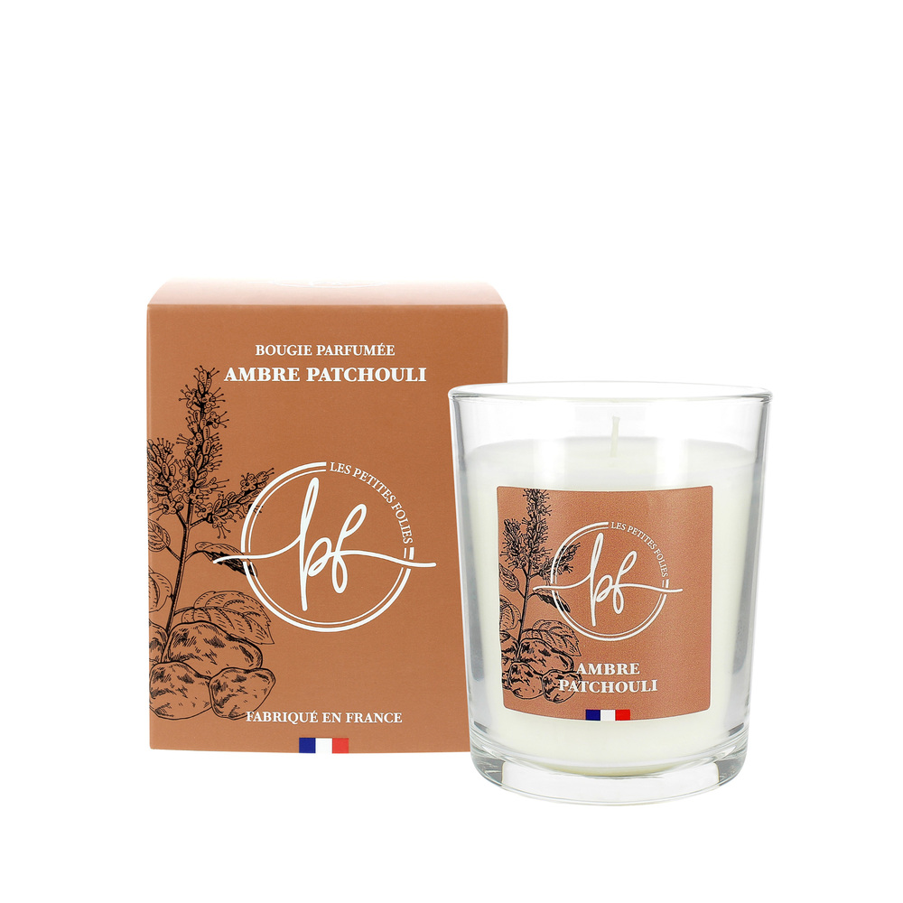 Bougie parfumée Ambre Patchouli 180g en pot de verre, présentée avec son étui.