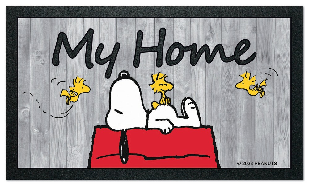 Tapis déco Snoopy Home 40 x 68 cm, avec illustration du célèbre beagle.
