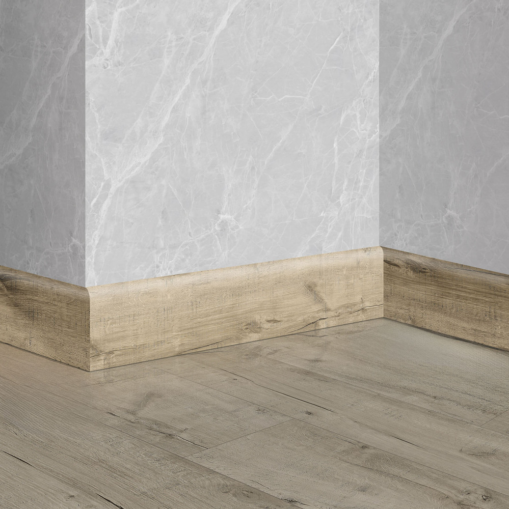 Plinthe PVC Smartfloor Chêne de Montagne, résistante et aspect bois naturel