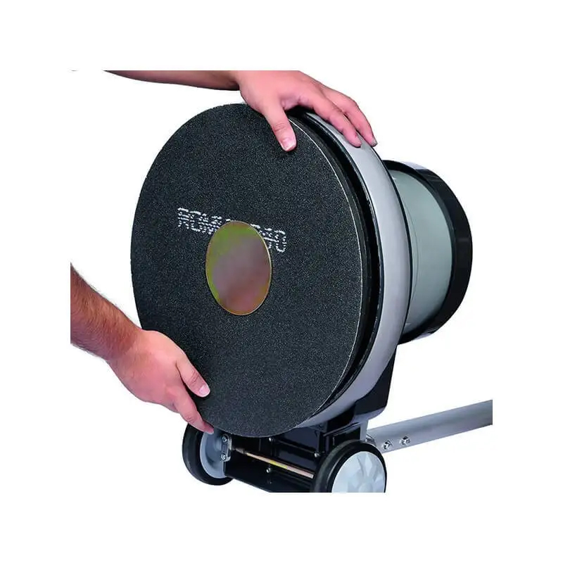 PLacer le disque sur monobrosse Floor Master 1500W