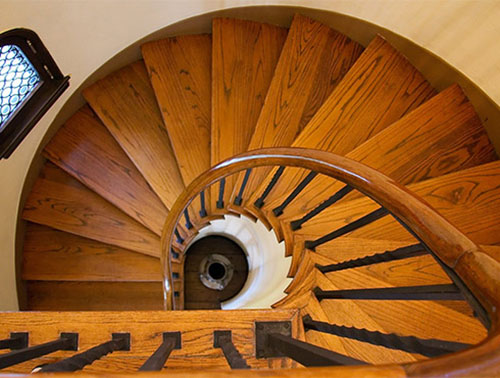 Vitrificateur trafic intense appliqué sur escalier
