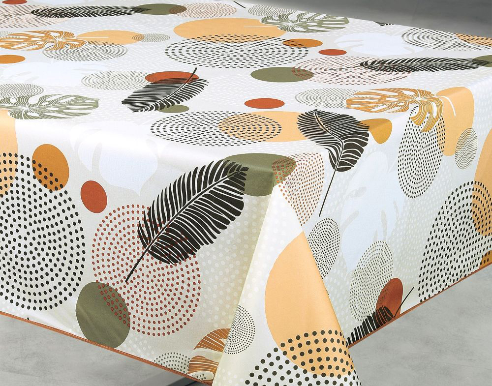 Nappe rectangulaire 140 cm x 240 cm en polyester avec motif végétal graphique aux tons terracotta, beige et kaki, mêlant feuillages stylisés et formes abstraites pour une décoration contemporaine et chaleureuse.