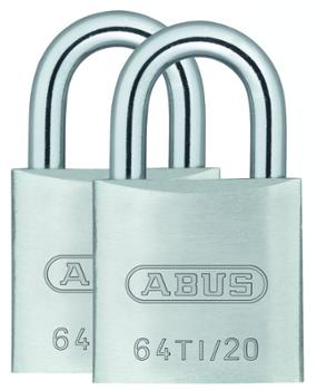 Lot de 2 cadenas à clé Titalium 20 mm pour sécuriser valises et casiers, présentés sous blister.