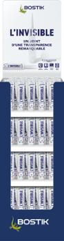 Présentoir vertical bleu Bostik L'Invisible rempli de cartouches de joint d'étanchéité transparent.