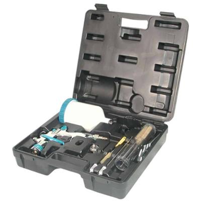 Mallette de transport contenant un pistolet à peinture pneumatique