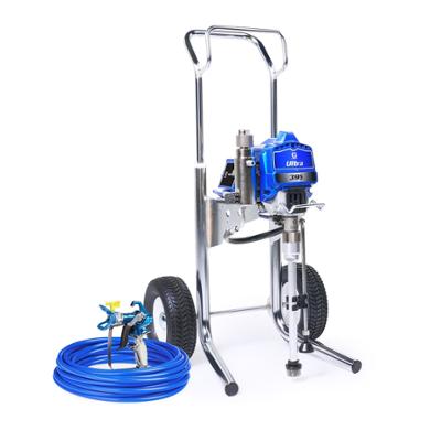 Station de peinture airless professionnelle Graco Ultra 395 sur chariot avec roues, pistolet pulvérisateur bleu et long tuyau flexible enroulé.