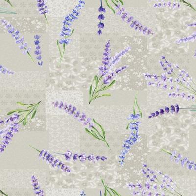 Toile cirée Déco imprimée avec un motif délicat de brins de lavande violette et feuillages verts sur un fond patchwork beige aux motifs floraux ton sur ton, dans un style provençal et apaisant, dimensions 140 cm x 20 m, résistante aux taches et simple à nettoyer.