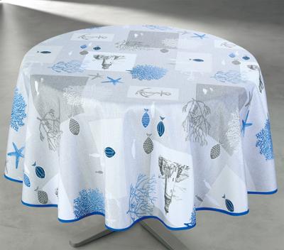 Nappe ronde en polyester 160 cm Atlantide avec motif marin aux tons bleu et gris, esprit bord de mer élégant et contemporain.